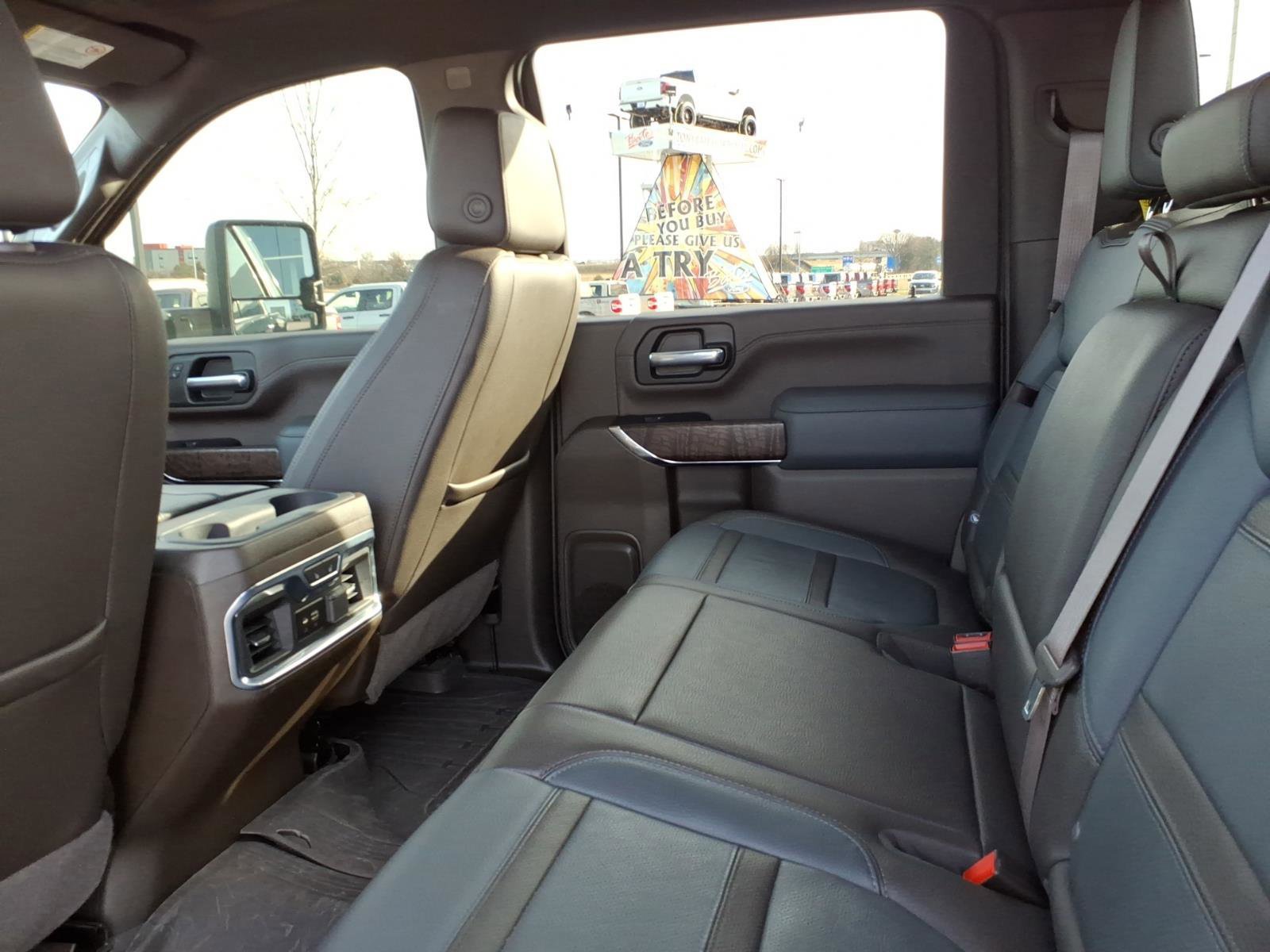 Used 2022 GMC Sierra 3500 Denali image 14