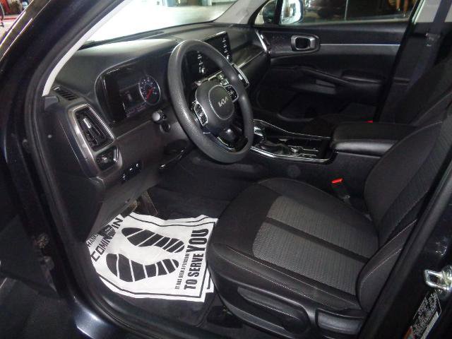 Used 2022 Kia Sorento LX image 11