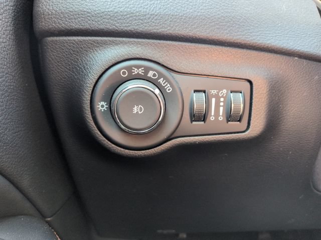 Used 2020 Jeep Compass Latitude w/ Cold Weather Group AWD/4WD image 31