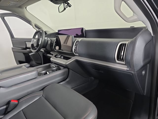 Certified 2025 Ford Expedition Active AWD/4WD image 29