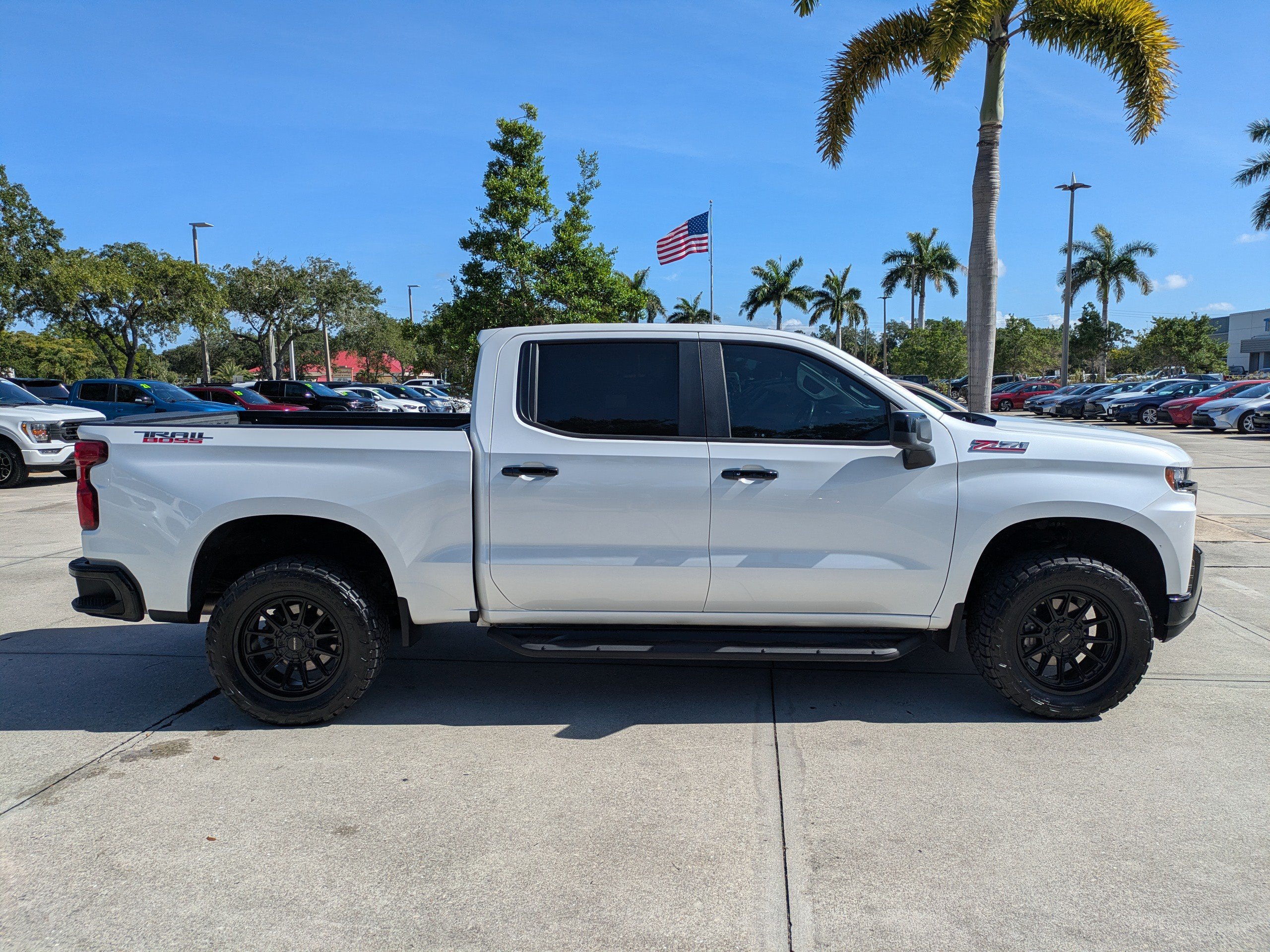 Used 2021 Chevrolet Silverado 1500 LT Trail Boss w/ Convenience Package II AWD/4WD image 3