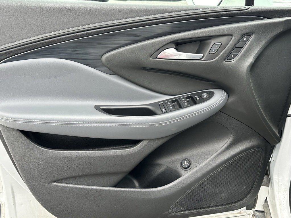 Used 2020 Buick Envision Essence image 9