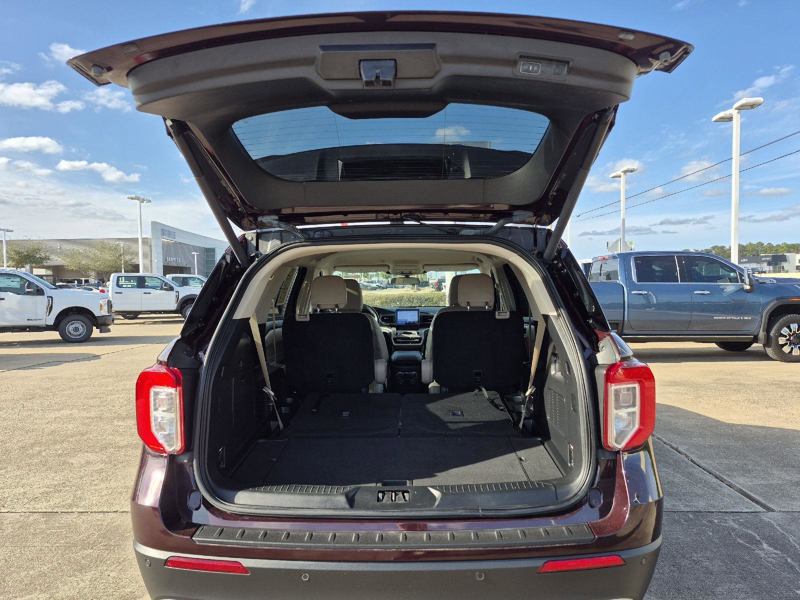 Certified 2022 Ford Explorer XLT w/ Equipment Group 202A image 7