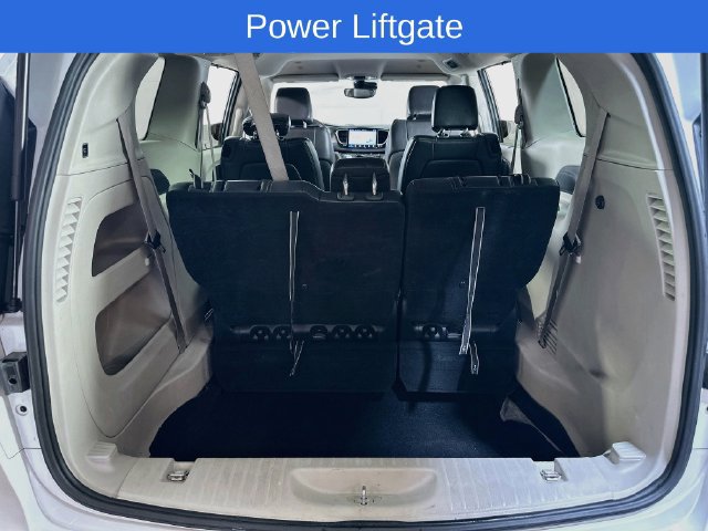 Used 2024 Chrysler Pacifica Touring-L FWD image 10