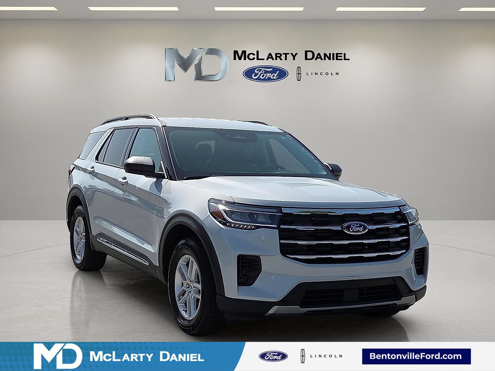 Certified 2025 Ford Explorer Active AWD/4WD image 1
