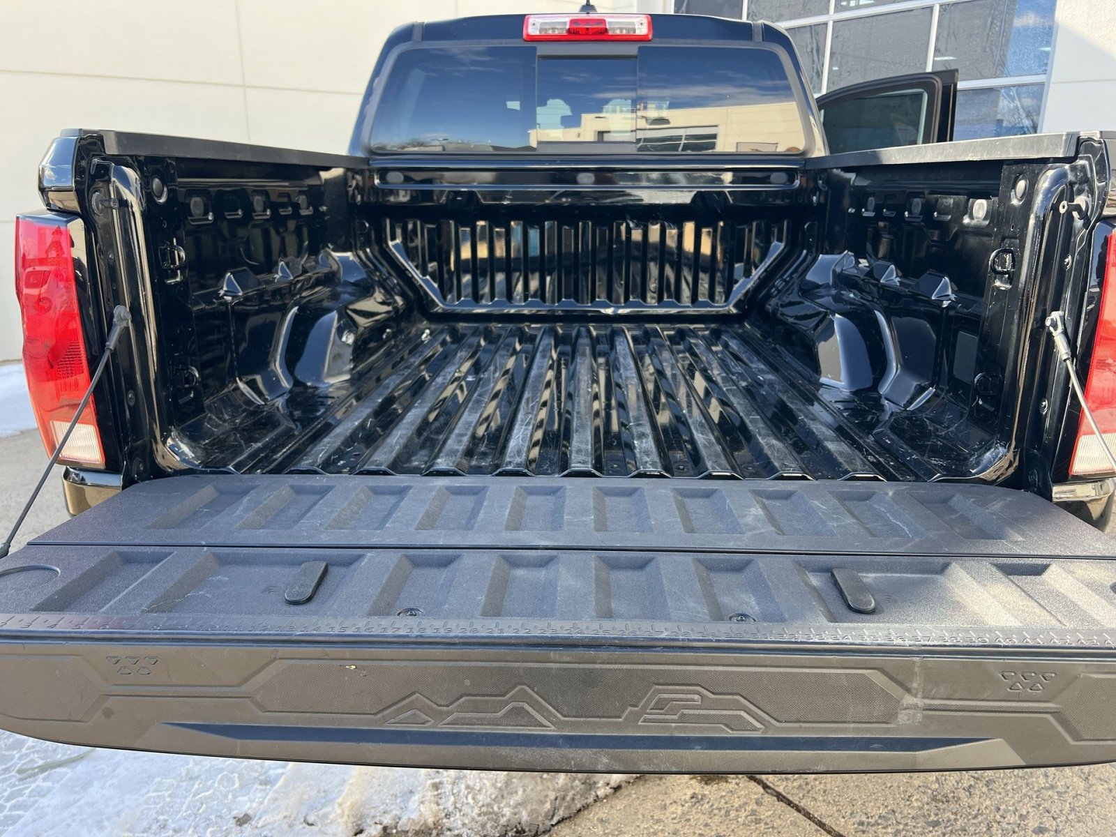 Used 2024 Chevrolet Colorado Trail Boss w/ Technology Package image 25