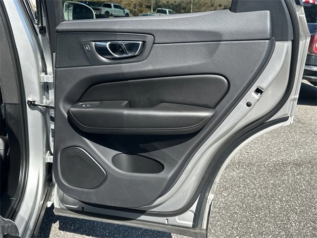 Used 2019 Volvo XC60 T5 Momentum image 16