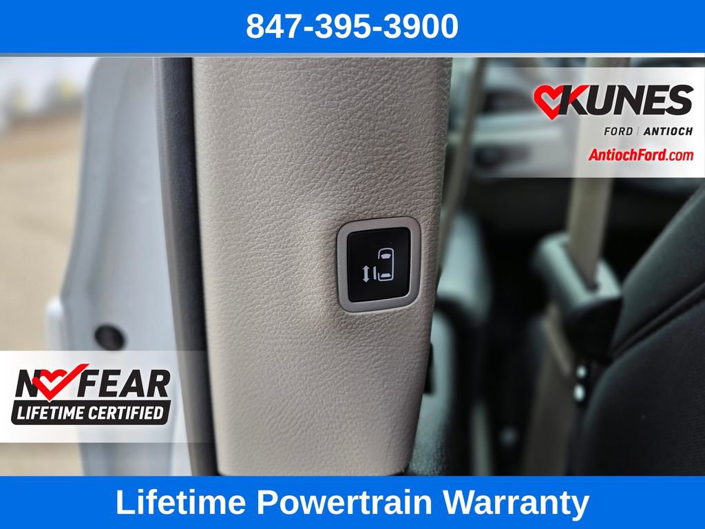 Used 2022 Chrysler Voyager LX FWD image 25