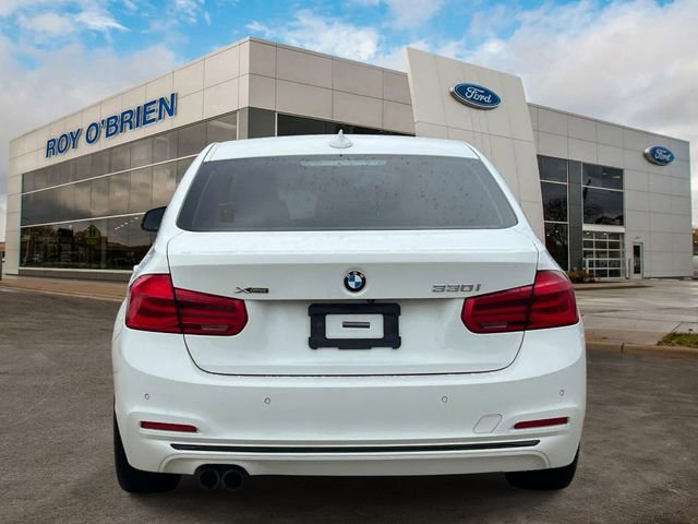 Used 2017 BMW 330i xDrive Sedan image 4