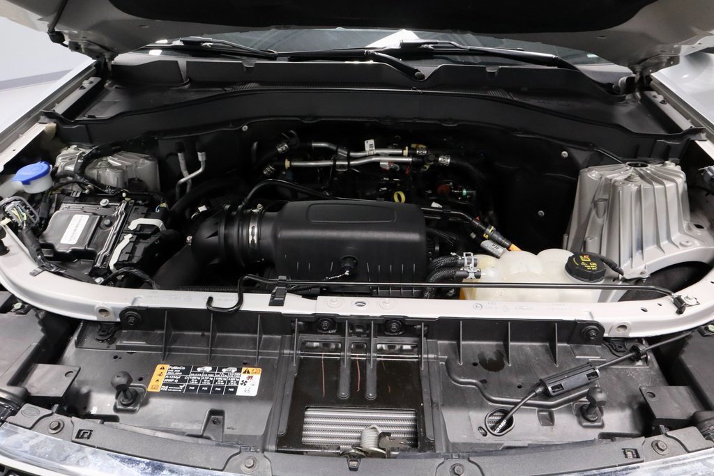 Certified 2022 Ford Explorer XLT w/ Equipment Group 202A image 17