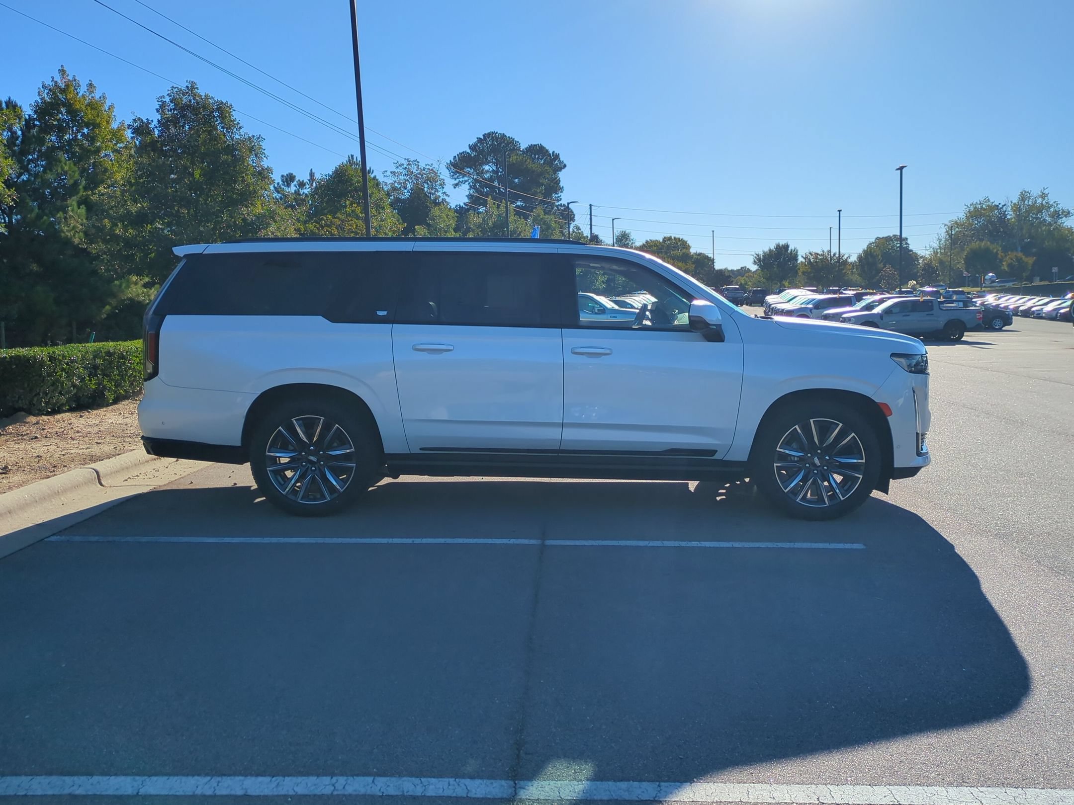 Used 2024 Cadillac Escalade ESV Sport Platinum AWD/4WD image 3