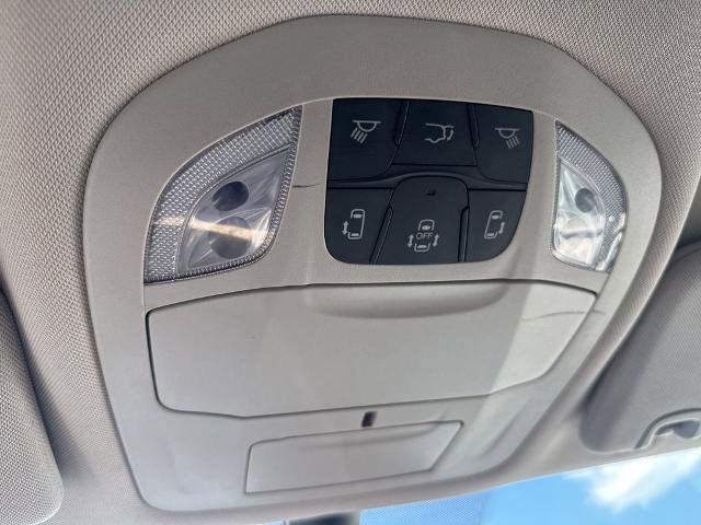 Used 2023 Chrysler Pacifica Touring-L FWD image 21