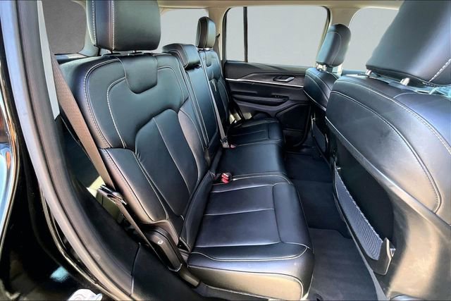 Used 2023 Jeep Grand Cherokee Limited w/ Black Appearance Package image 26