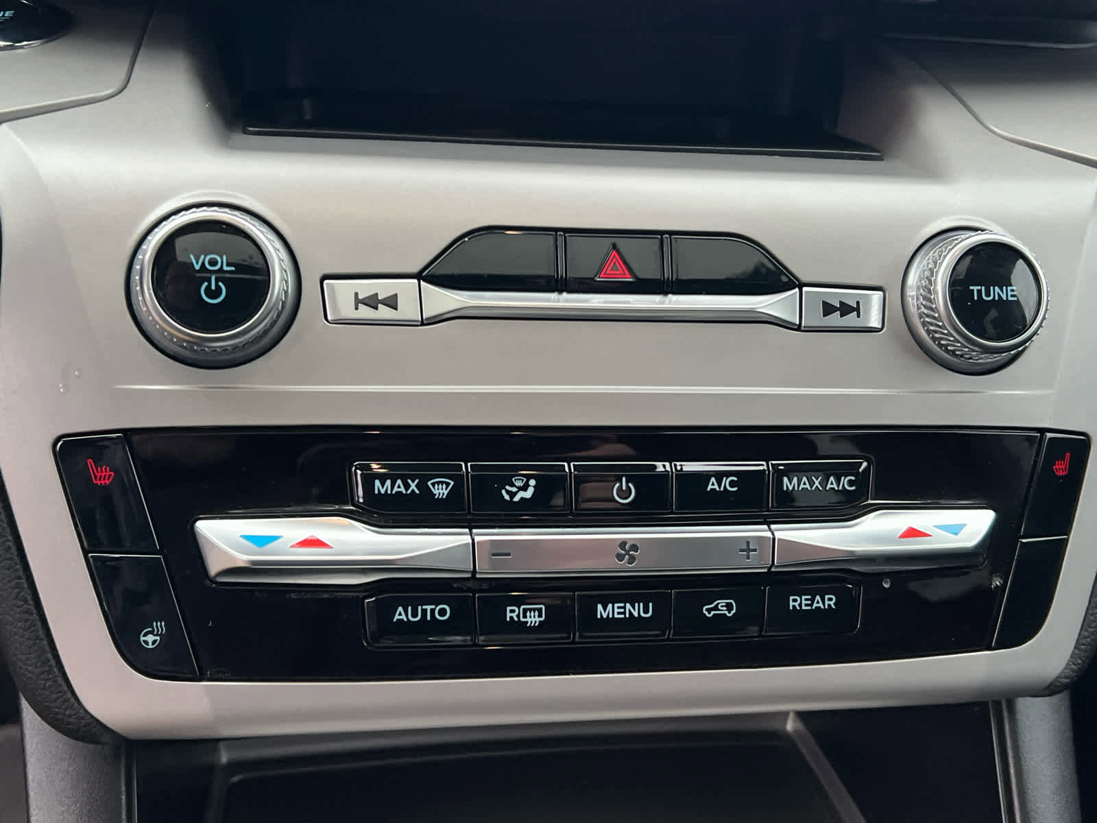 Certified 2023 Ford Explorer XLT w/ Equipment Group 202A image 25