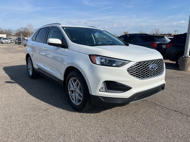 Certified 2024 Ford Edge SEL w/ Convenience Package AWD/4WD image 2