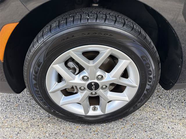Used 2024 Kia Soul LX w/ Option Group 015 FWD image 31