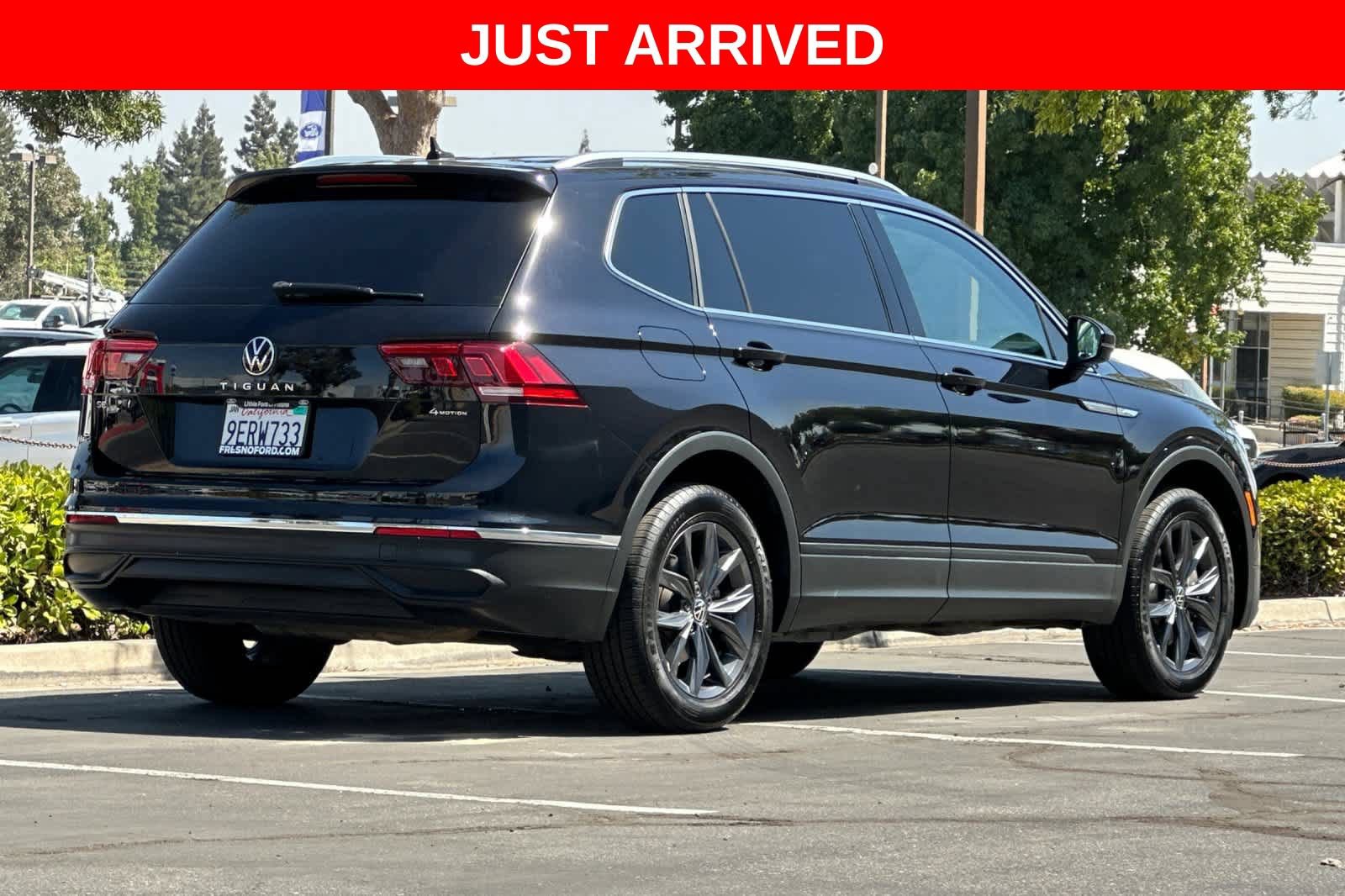 Used 2023 Volkswagen Tiguan SE AWD/4WD image 2