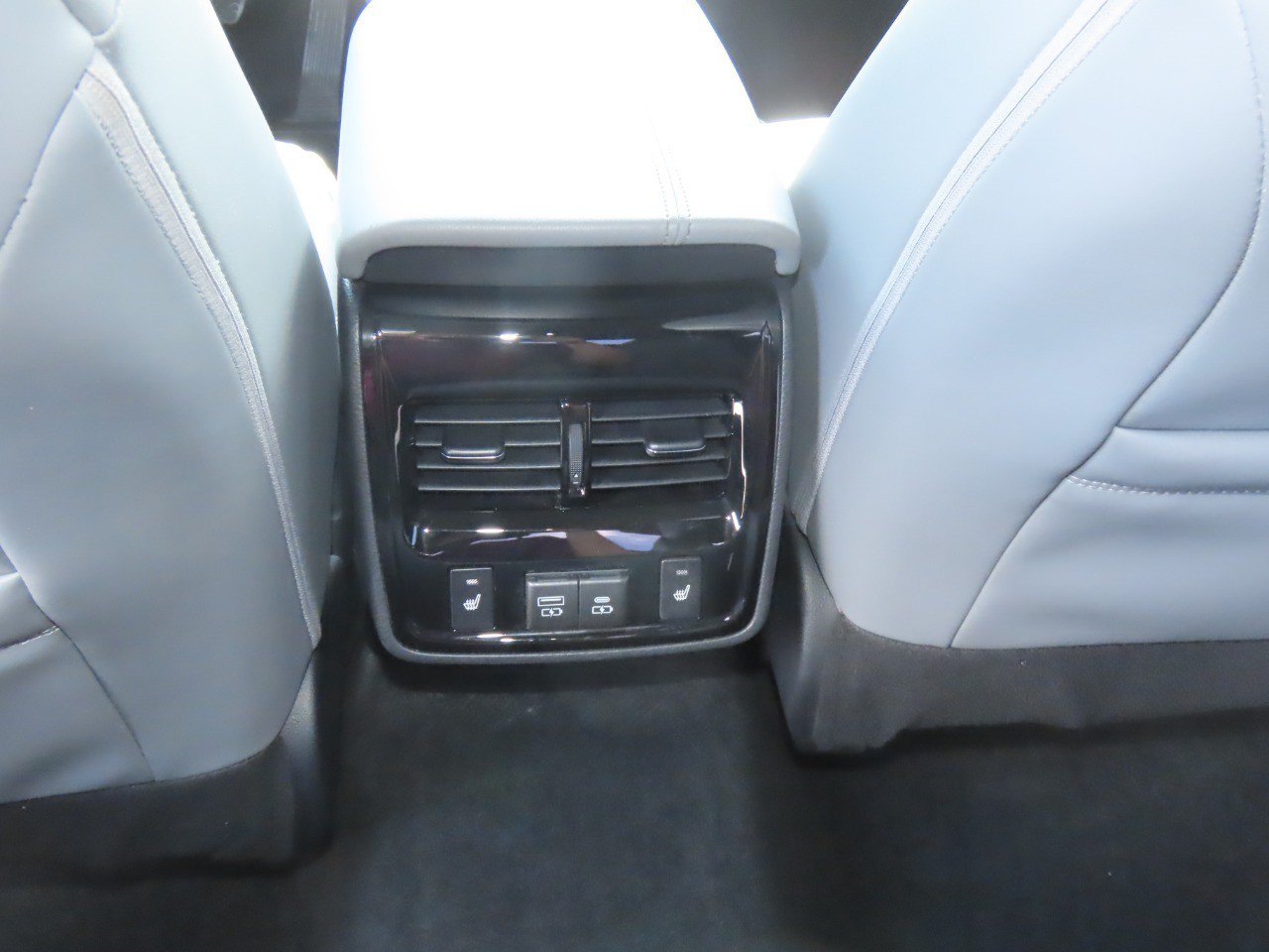 Used 2022 Toyota Avalon Limited w/ Advanced Safety Package FWD image 19