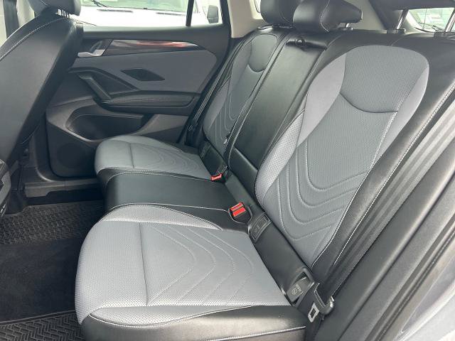 Used 2025 Volkswagen Tiguan SE AWD/4WD image 11