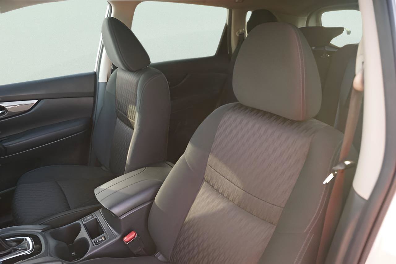 Used 2018 Nissan Rogue SV w/ Premium Package FWD image 10