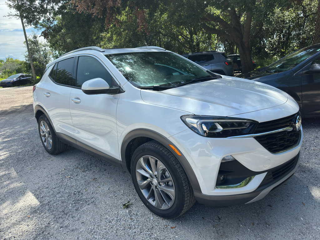 Used 2023 Buick Encore GX Essence w/ Experience Buick Package FWD image 2