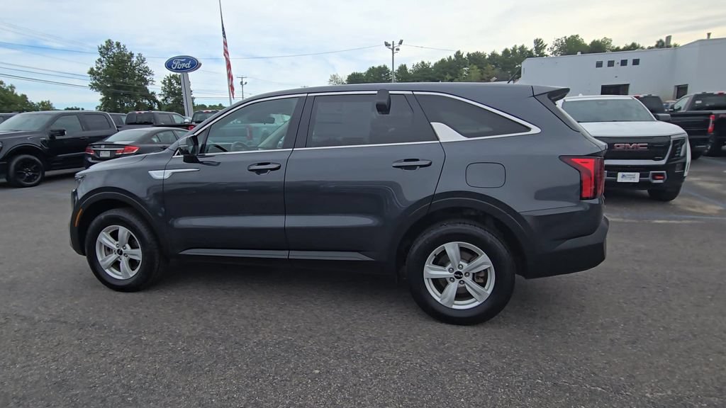 Used 2023 Kia Sorento LX AWD/4WD image 16