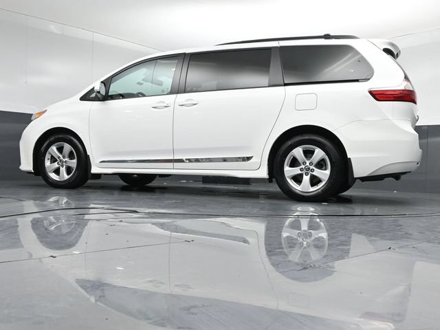 Used 2018 Toyota Sienna LE FWD image 37