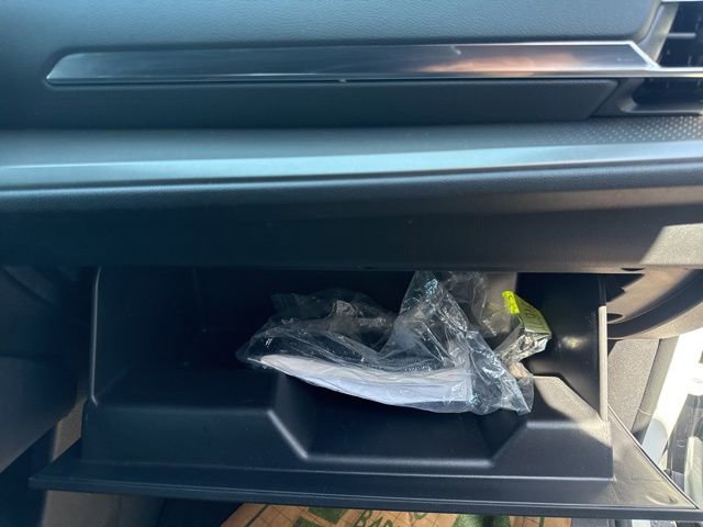 Used 2025 Chevrolet Traverse LT AWD/4WD image 31