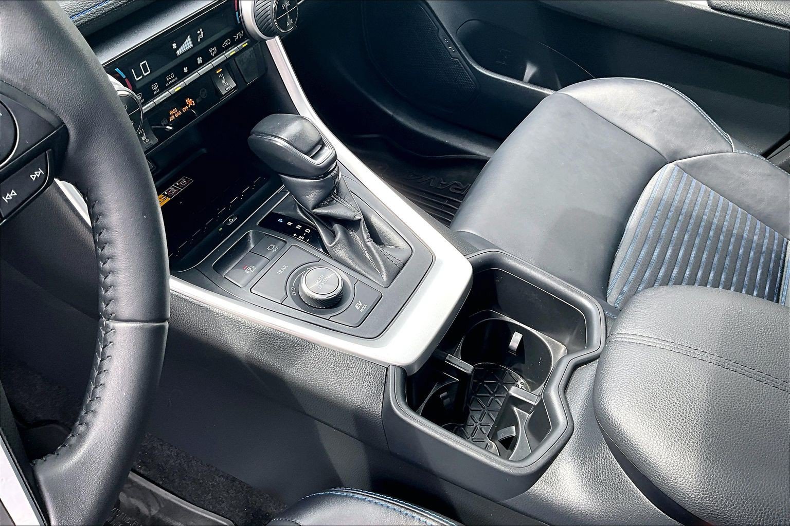 Used 2023 Toyota RAV4 XSE AWD/4WD image 18