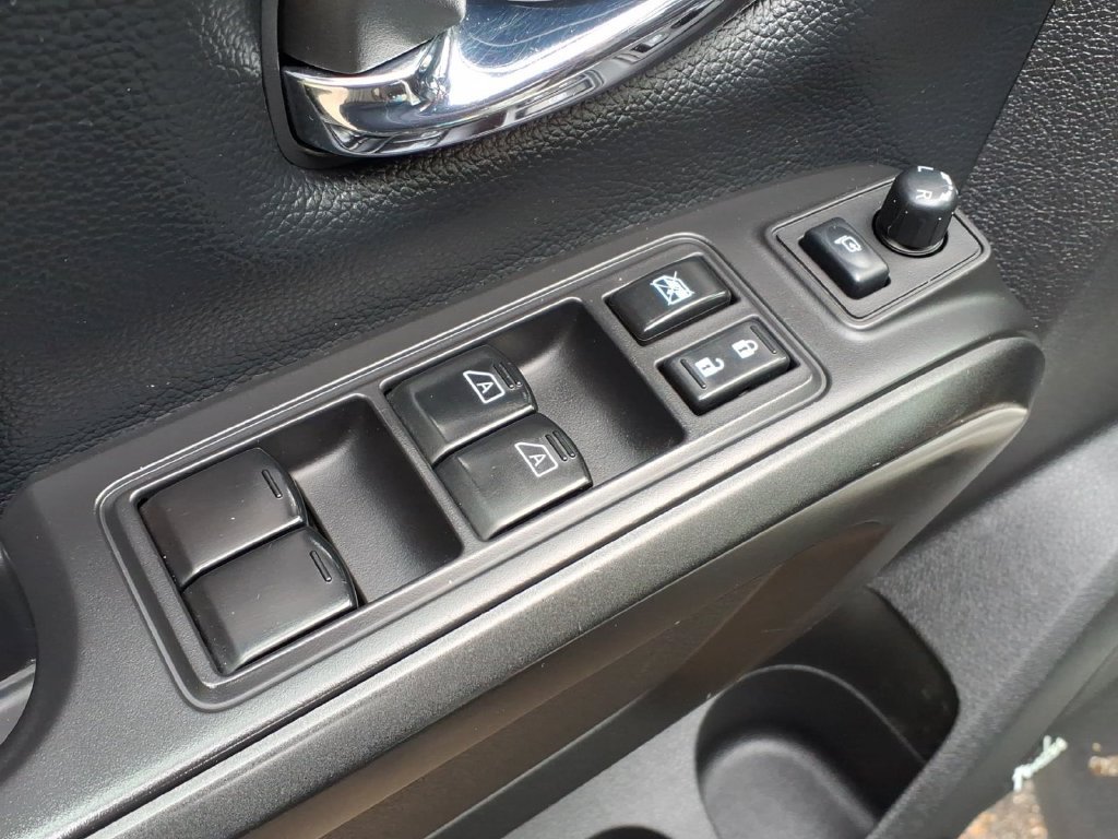 Used 2021 Nissan Titan PRO-4X w/ Pro-4x Convenience Package AWD/4WD image 26