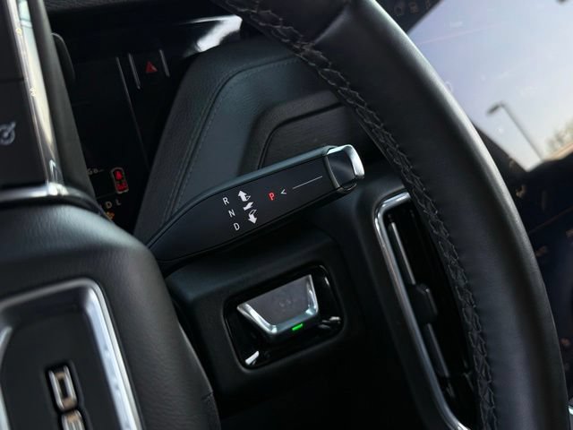 Used 2025 GMC Yukon XL Denali AWD/4WD image 12