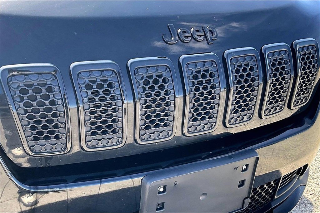 Used 2020 Jeep Cherokee Latitude Plus image 34