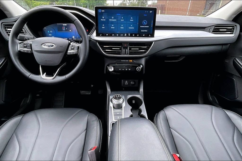 Certified 2025 Ford Escape SE w/ PHEV Premium Package FWD image 14