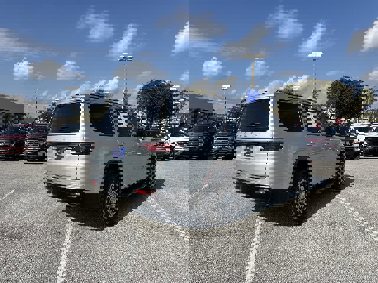 Used 2024 Jeep Wagoneer 2WD image 8