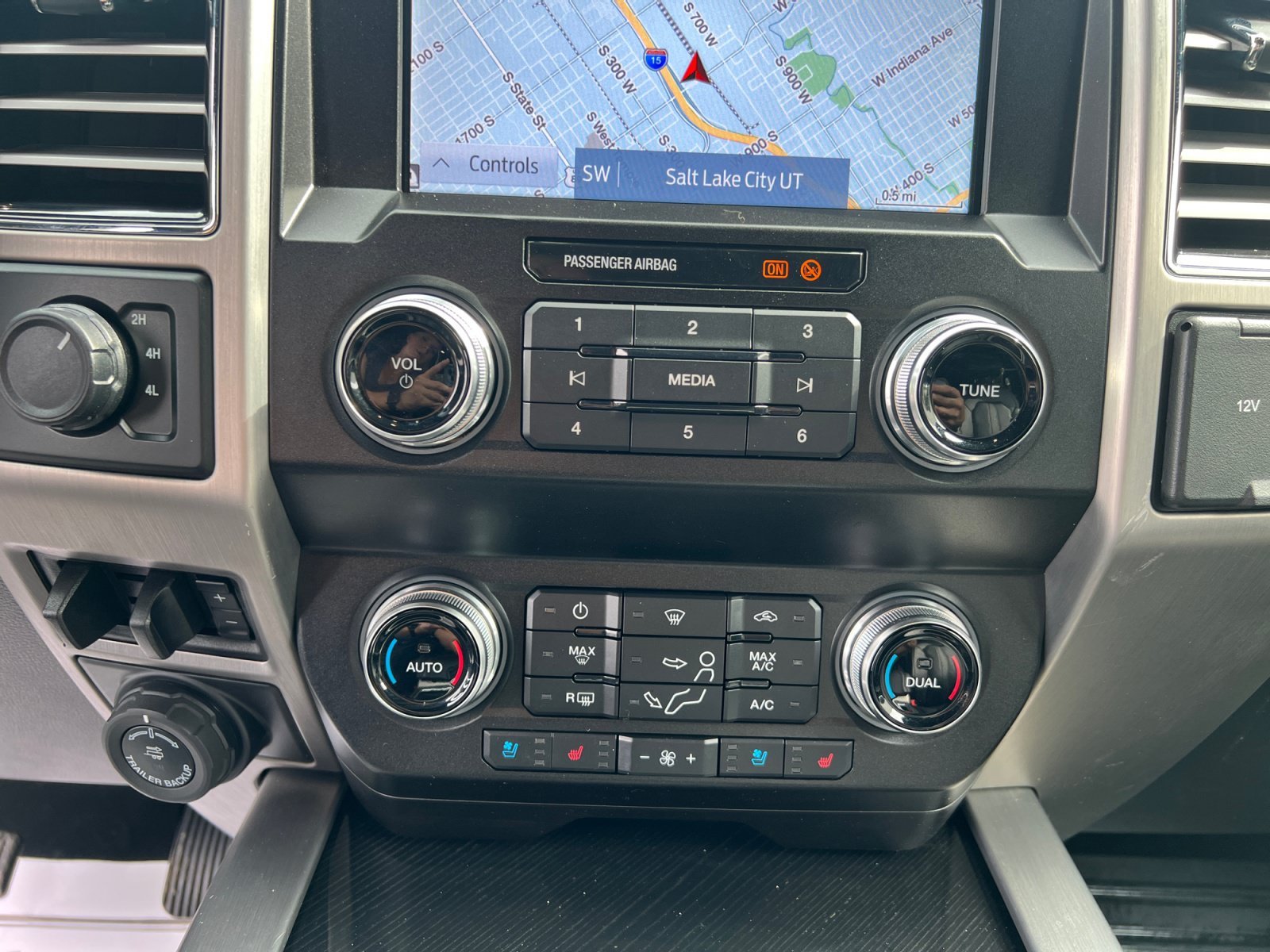 Certified 2021 Ford F350 Platinum w/ FX4 Off-Road Package AWD/4WD image 22