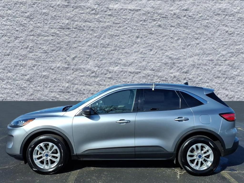Certified 2022 Ford Escape SE image 2