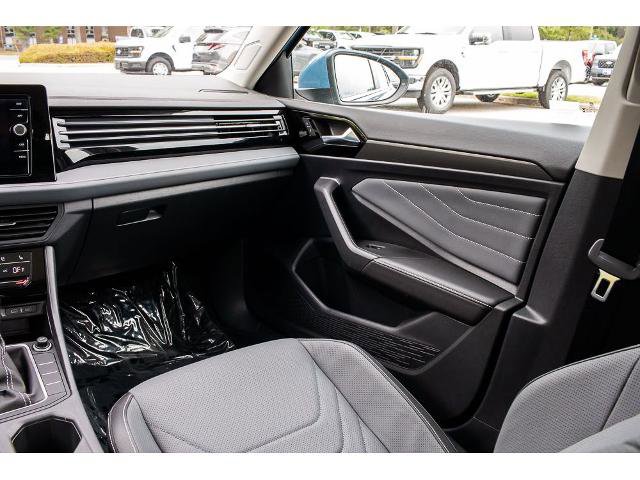 Used 2025 Volkswagen Jetta SEL FWD image 15