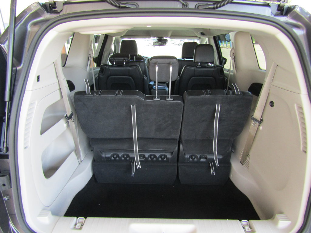 Used 2023 Chrysler Pacifica Touring-L FWD image 34