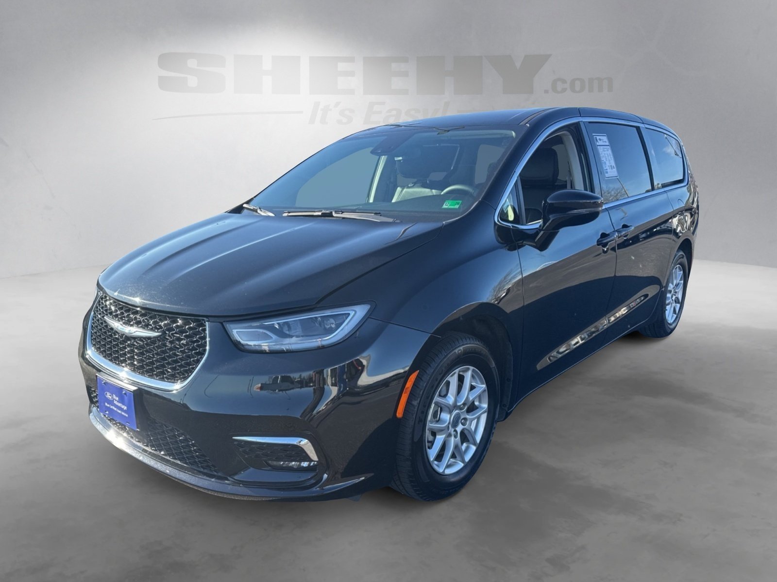 Used 2024 Chrysler Pacifica Touring-L image 16