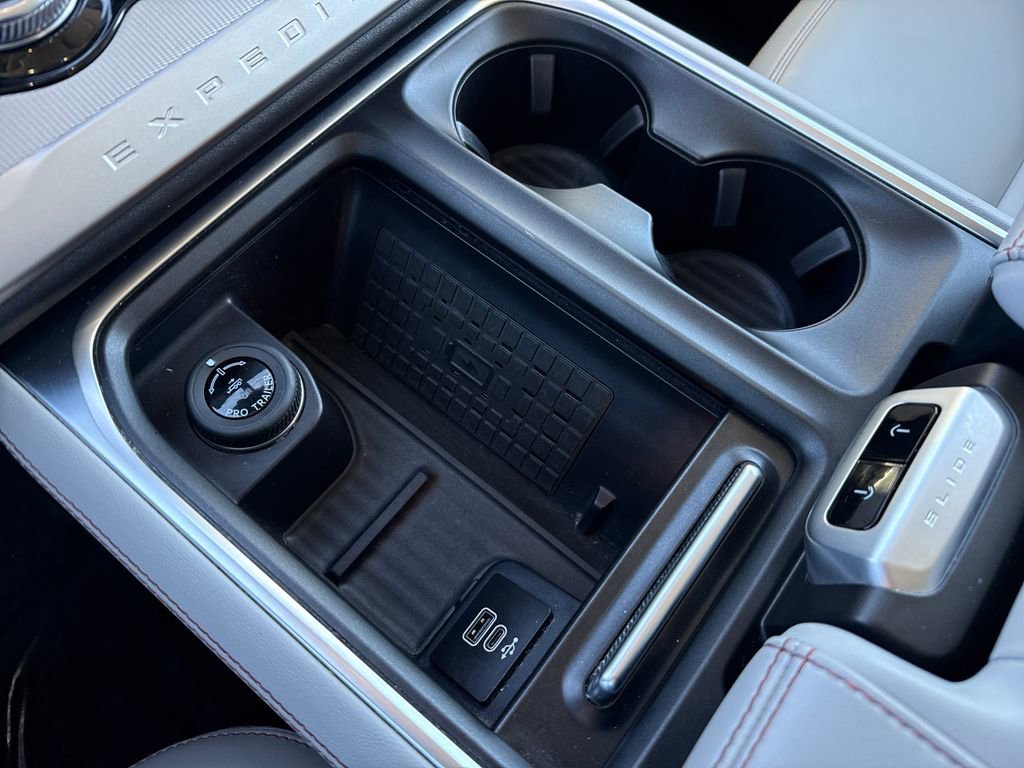 Certified 2025 Ford Expedition Active image 26