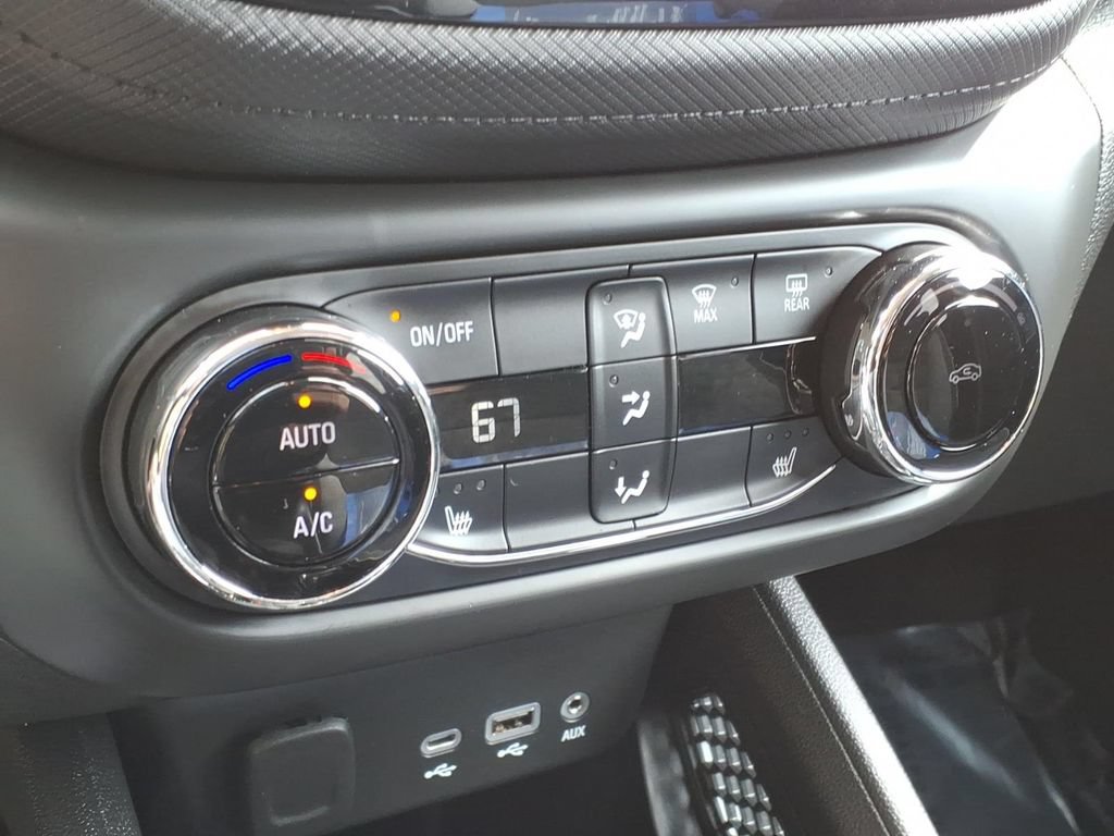 Used 2023 Chevrolet TrailBlazer LT w/ Convenience Package AWD/4WD image 22
