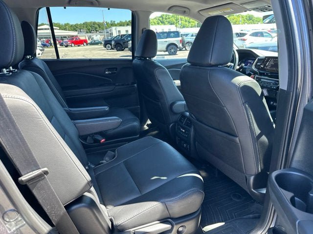 Used 2021 Honda Pilot Touring image 11