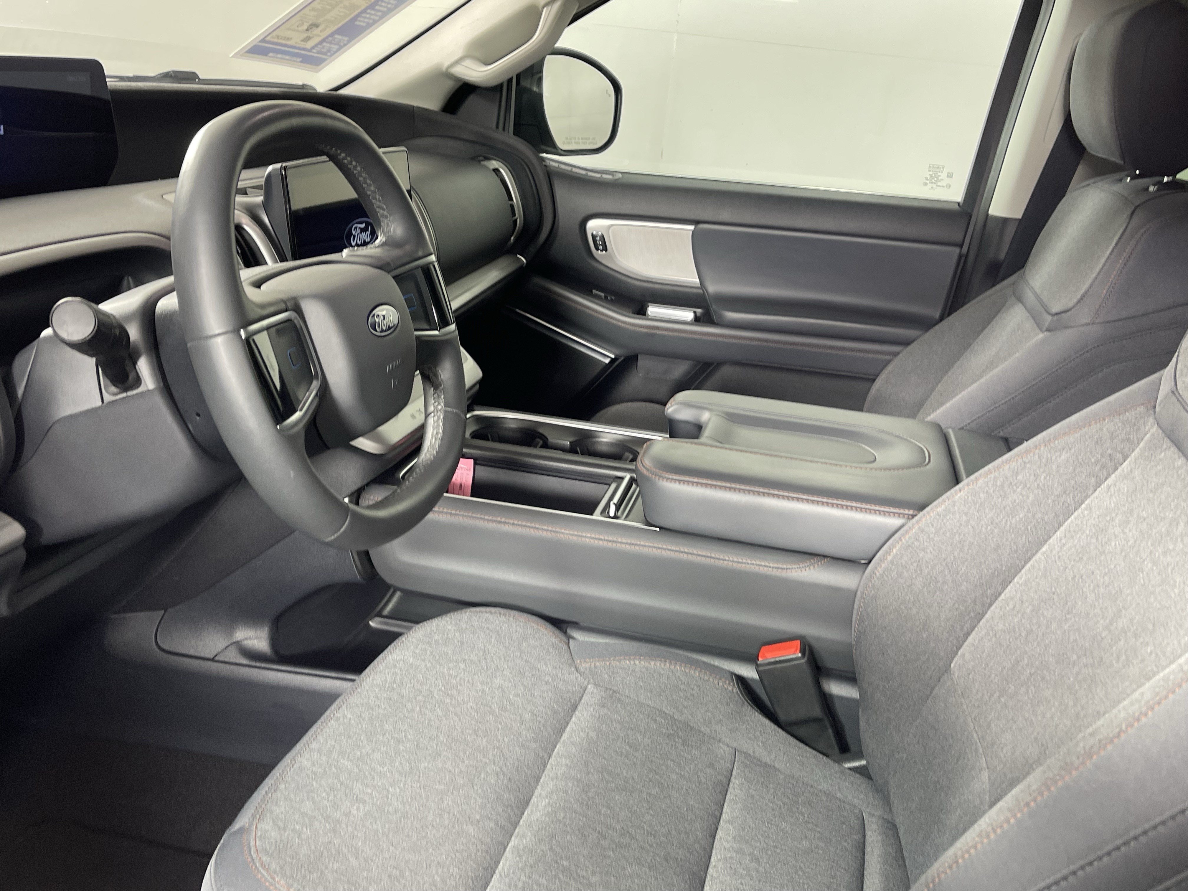 Certified 2025 Ford Expedition Active AWD/4WD image 10
