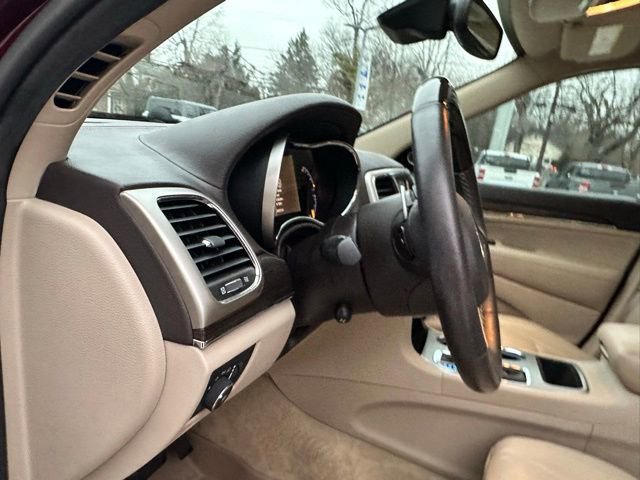 Used 2017 Jeep Grand Cherokee Overland w/ Jeep Active Safety Group image 39