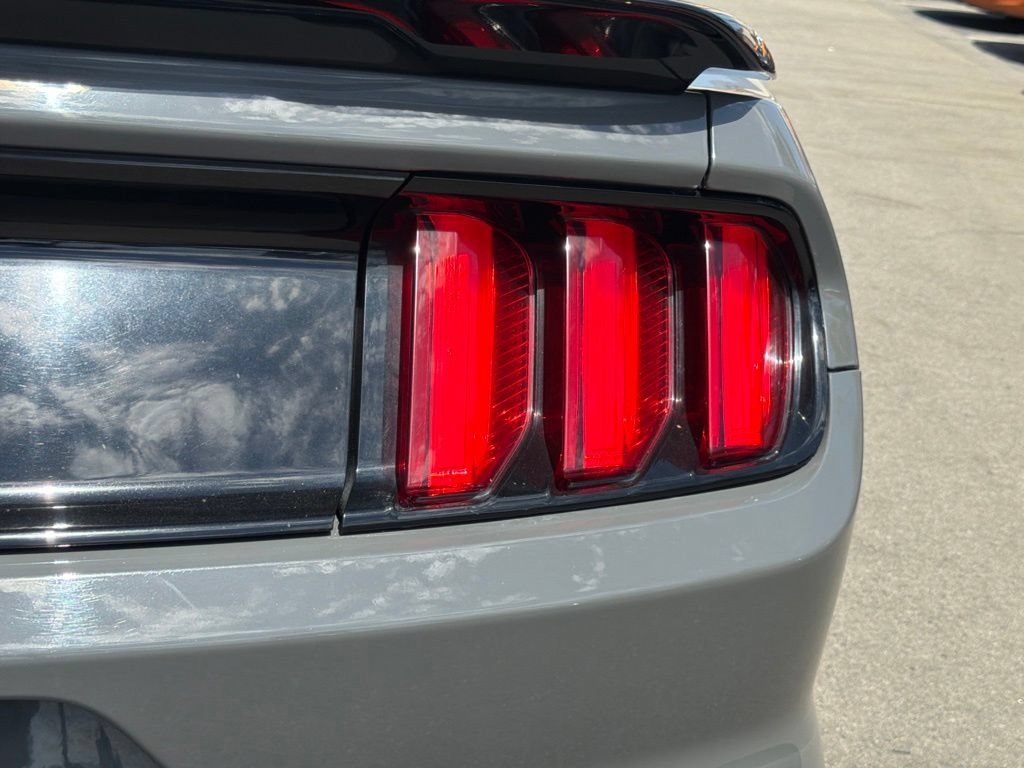 Certified 2018 Ford Mustang Shelby GT350 w/ Convenience Package RWD image 16