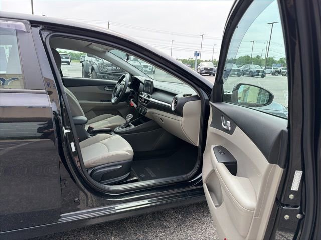 Used 2020 Kia Forte LXS FWD image 19