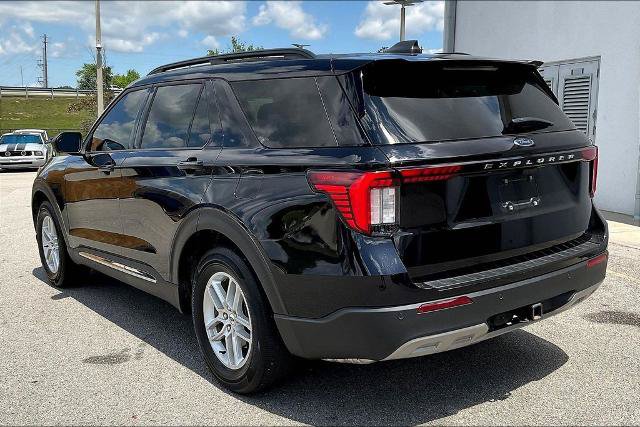 Certified 2025 Ford Explorer Active w/ Active Comfort Package RWD image 4