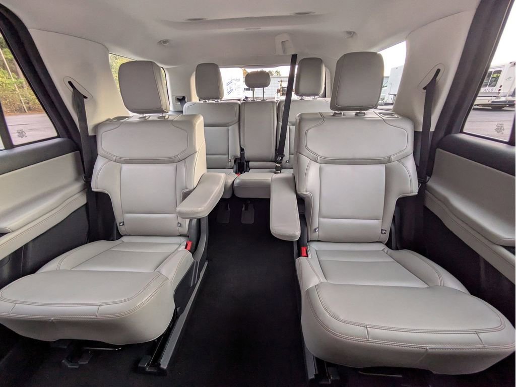 Certified 2025 Ford Expedition Active image 25