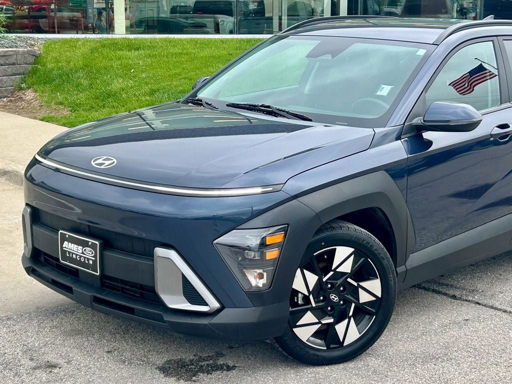 Used 2025 Hyundai Kona SEL FWD image 2