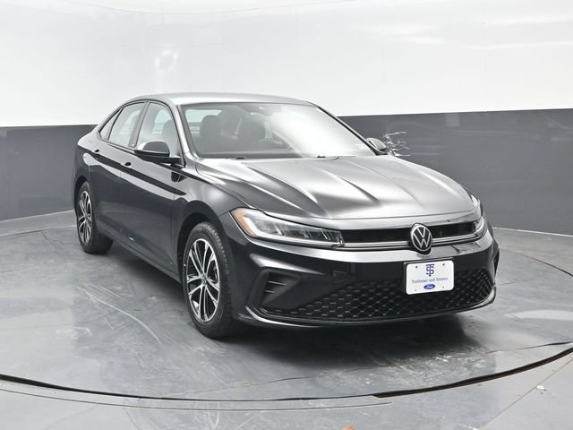 Used 2025 Volkswagen Jetta Sport FWD image 2